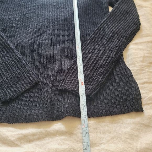 Magazine Women's Knit Acrylic Peekaboo Cold Shoulders Black Sweater - Picture 10 of 12